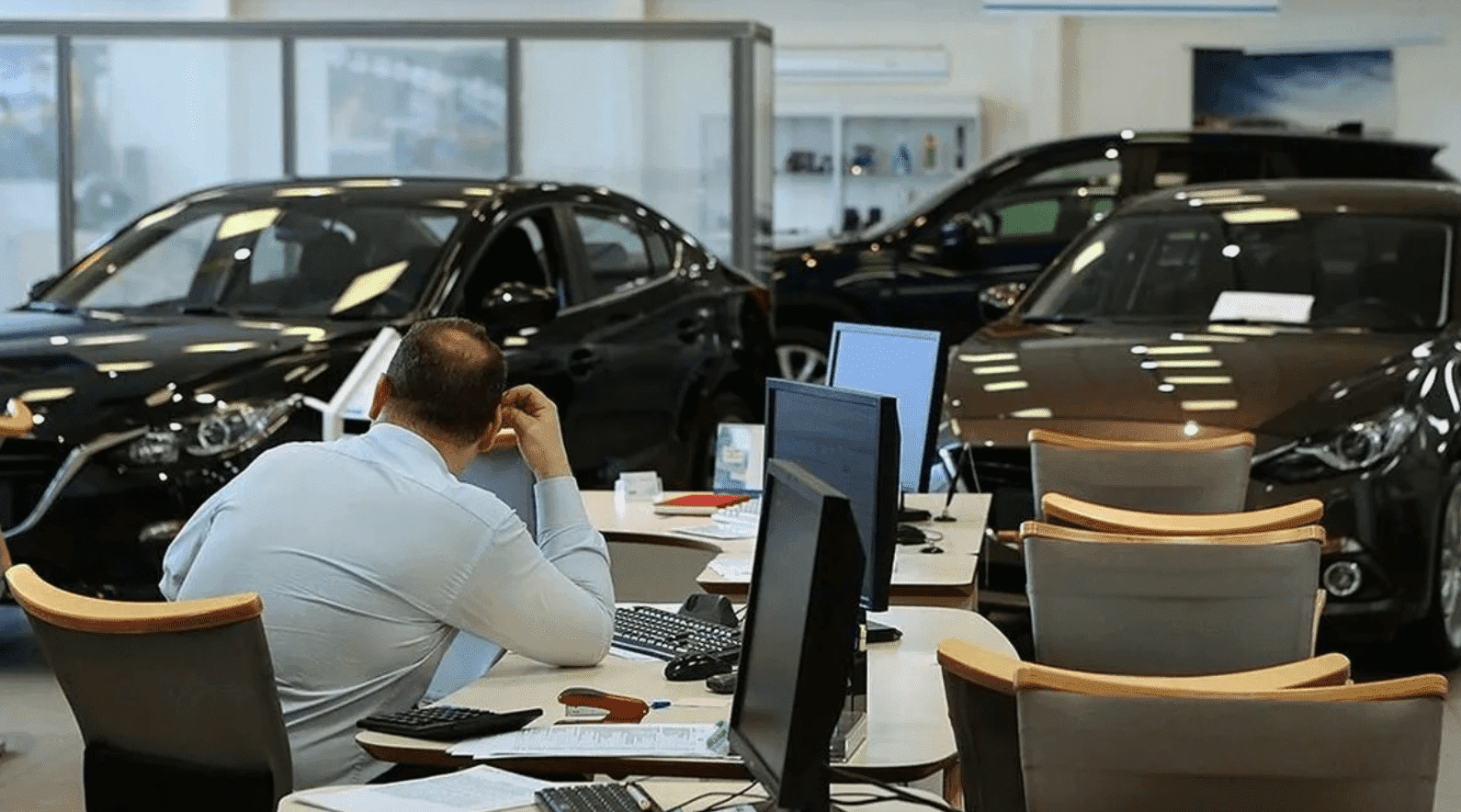Продажи автомобилей на рынке ЕС в сентябре сократились на 6%, что в годовом выражении составило чуть более 800 тыс. единиц. Об этом стало известно из сообщения АСЕА. Спад наблюдается второй месяц подряд.